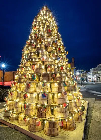 Crab Basket Christmas Tree_Cambridge, MD - Photo by Jill Jasuta